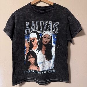 Alliyah graphic stone washed tshirt Size Small